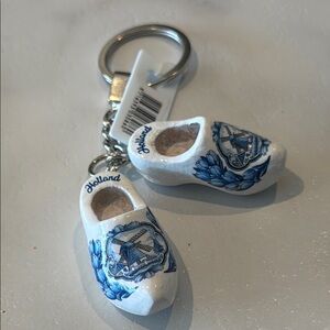 Holland wooden Shoe Keychain - White and Blue